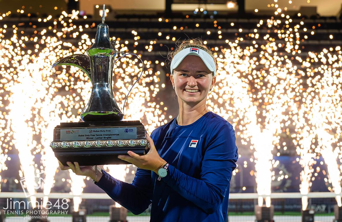 Krejcikova upsets Swiatek taking the WTA 1000 title in Dubai