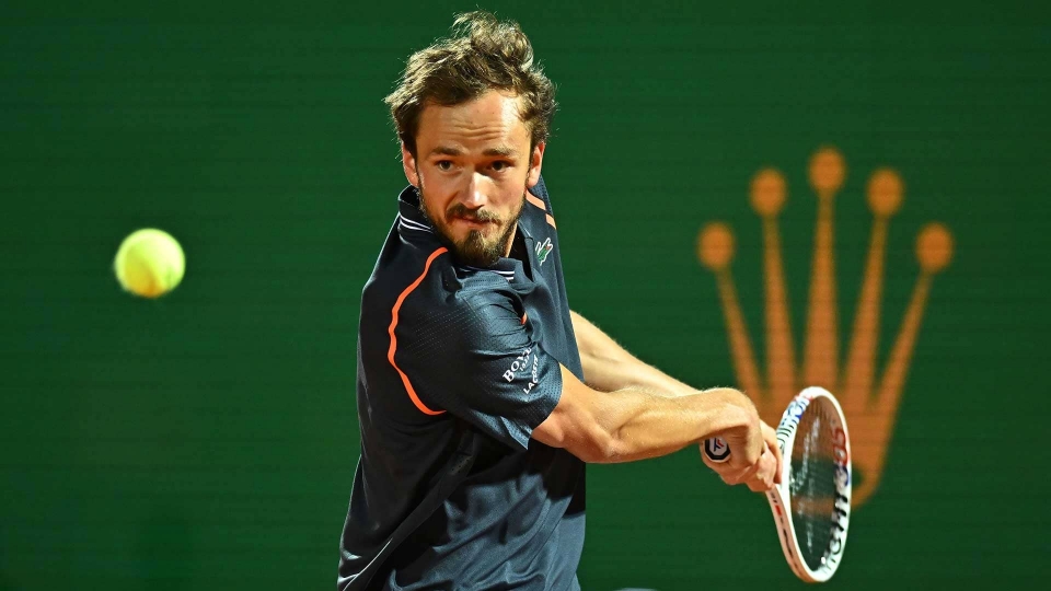 Medvedev vs Zverev showdown, Djokovic crashes out - ATP Thursday's Recap