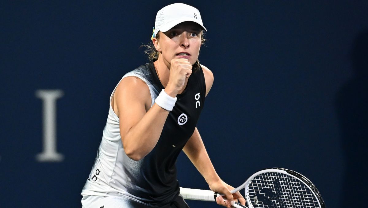 Swiatek moves past Muchova, rain torments the Round of 16 in Montreal