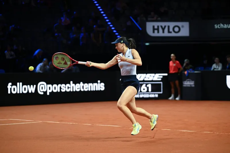 Lys rallies past Badosa in three sets, compelling Wednesday Stuttgart line-up