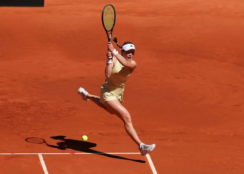 Volynets eliminates Navarro, Keys moves on, Trophée Clarins quarterfinals preview