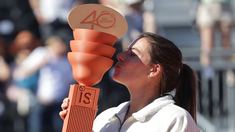 Navarro captures maiden clay title with WTA 500 Strasbourg final victory over Mboko