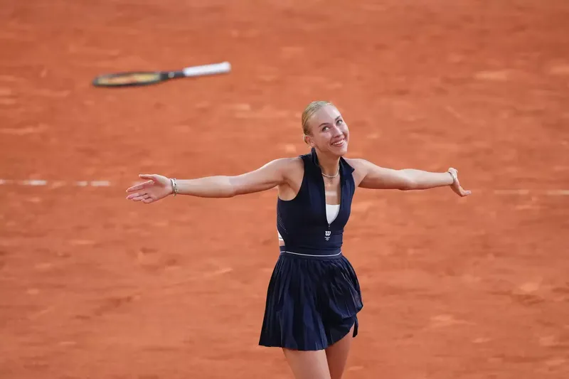 Potapova ends Gauff's title defense, Parry and Chwalinska stun seeds, Osaka makes second week
