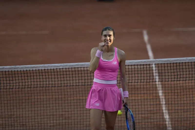 Cirstea reaches first QF since 2009 as Kostyuk crushes Swiatek in Roland Garros Round of 16