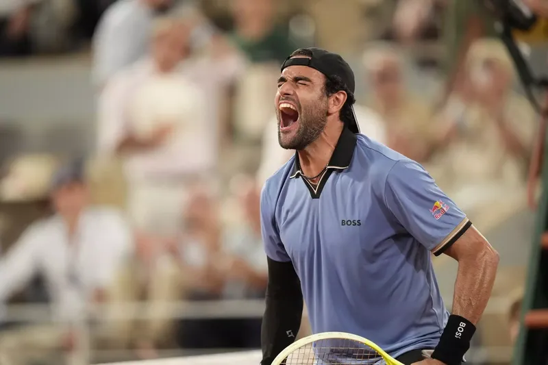 Berrettini completes comeback in Paris, Cobolli and Auger-Aliassime reach quarterfinals