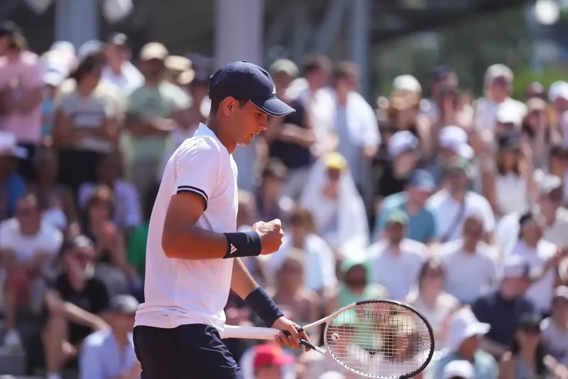 Jodar rallies from two sets down as Fonseca and Mensik set up next-gen QF in Paris