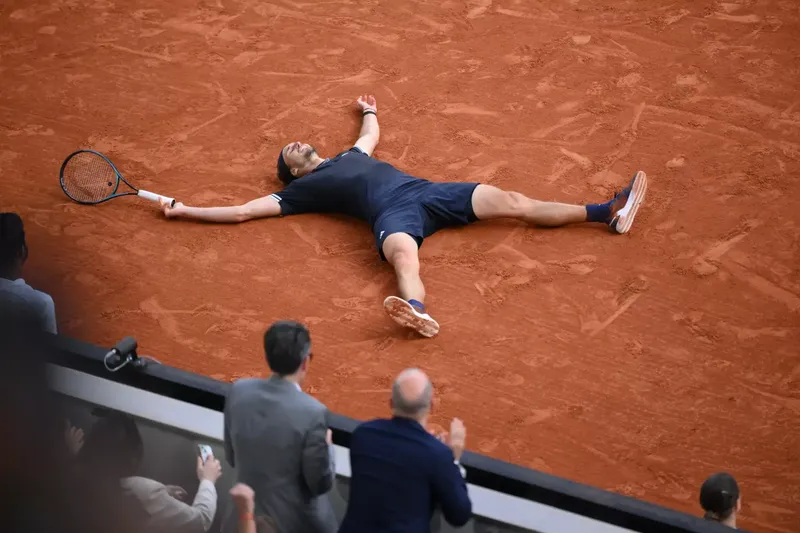 Finally, Sascha! Zverev defeats Cobolli in five sets to win the Roland Garros