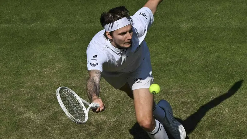 Bublik holds serve all match to reach the semifinals, Fritz battles past Bellucci